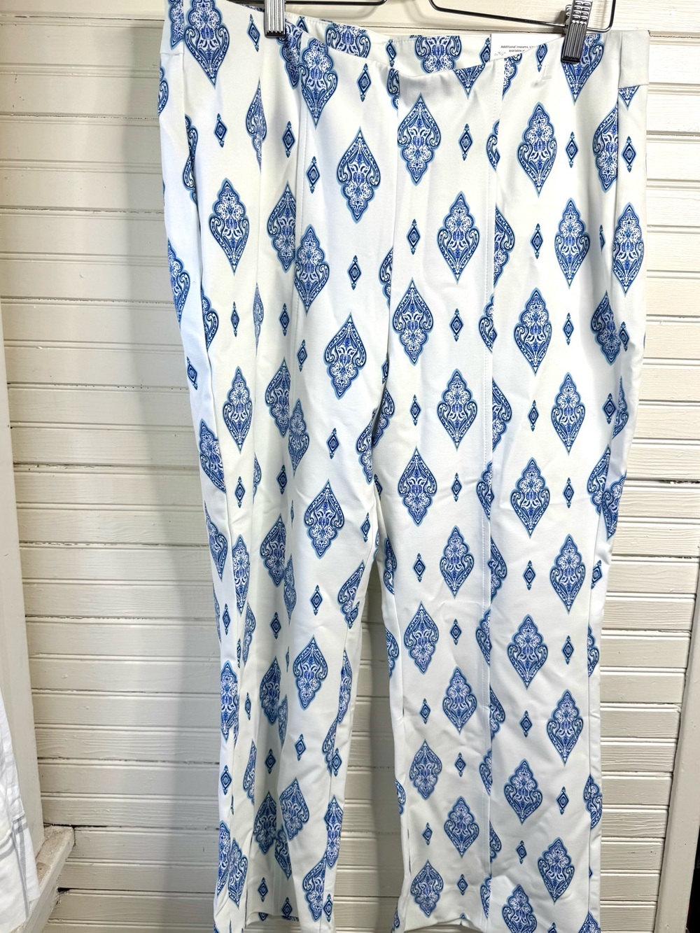Chico’s so slimming Juliet kick Flare